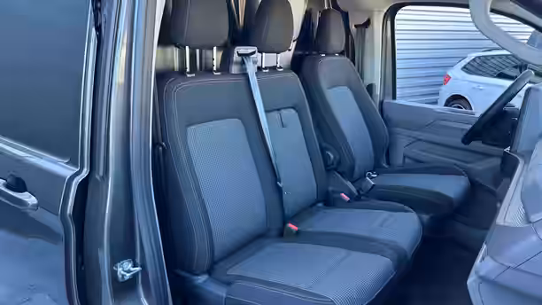 VOLKSWAGEN UTILITAIRES TRANSPORTER VAN 17 / 21