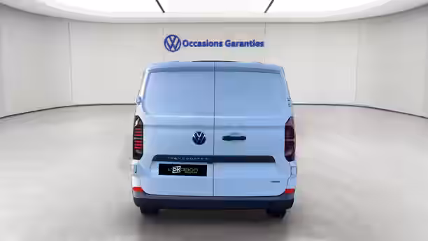 VOLKSWAGEN UTILITAIRES TRANSPORTER VAN 4 / 16