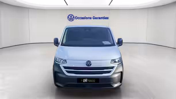 VOLKSWAGEN UTILITAIRES TRANSPORTER VAN 8 / 16