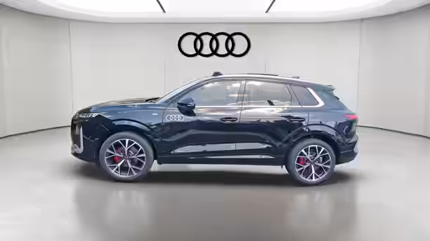 AUDI Q3 2 / 32