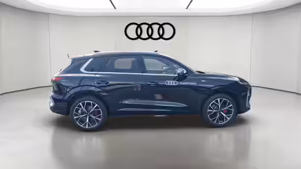 AUDI Q3 6 / 32