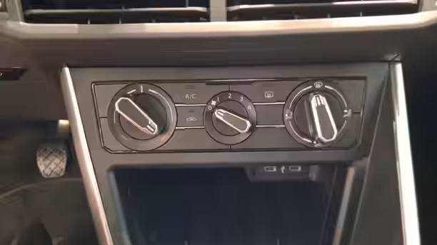 VOLKSWAGEN POLO 17 / 18