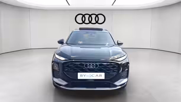 AUDI Q3 8 / 32