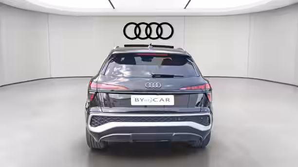 AUDI Q3 4 / 32