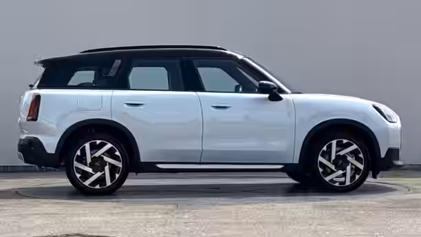 MINI COUNTRYMAN U25 6 / 26