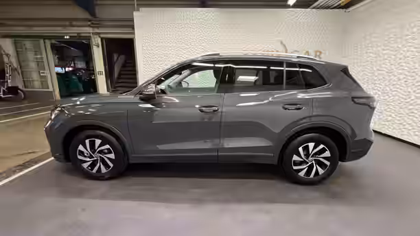 VOLKSWAGEN TIGUAN 2 / 22